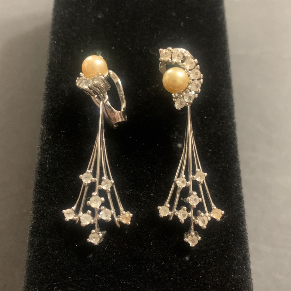 .925 Sterling silver Comfort clip pearl and starburst earring.. STUNNING!!!